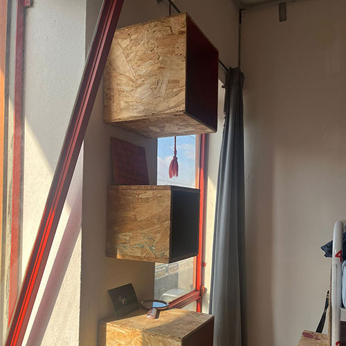 the room has small wall elements to store your belongings